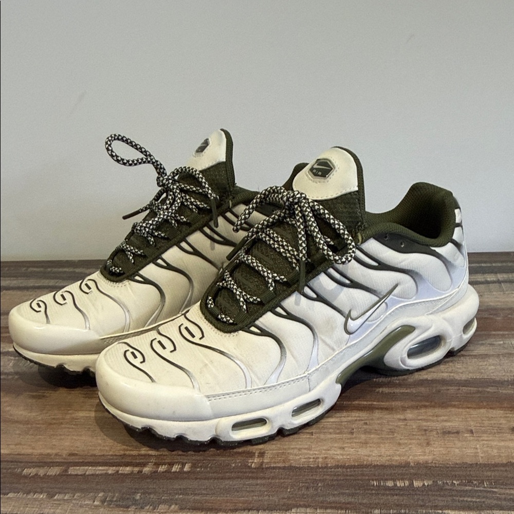 Nike Air Max Plus
Phantom Cargo Khaki